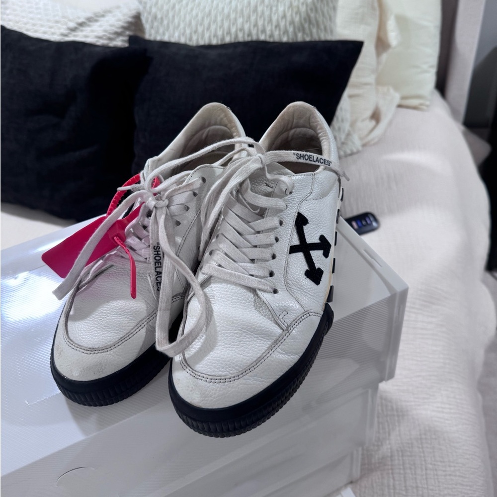 Off-White Out of Office OOO Low Vulcanized Sneakers